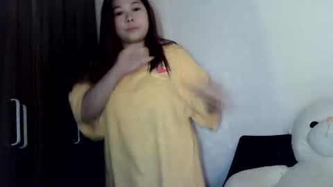Snapshot of cute_slut09 chatting on 07-18-26, 11:52 Mimi online show from 07-18-26, 11:52