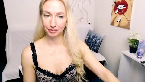 cute_smile_shy online show from 04-05-26, 08:55