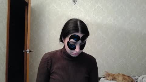 cute_strawberry_ online show from 12-10-24, 04:56