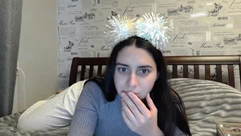 cute_strawberry_ online show from 12-24-24, 09:28