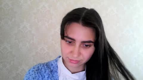 cute_strawberry_ online show from 10-08-25, 08:12