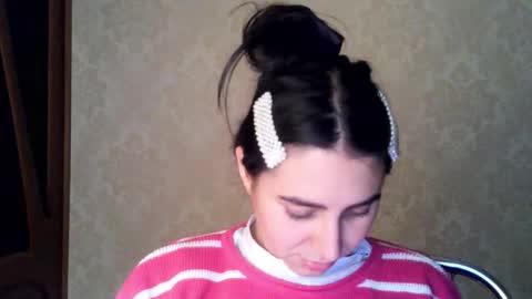 cute_strawberry_ online show from 10-16-25, 07:26