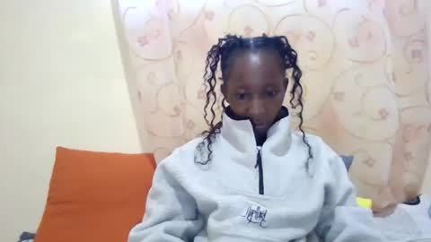 cute_xeniah online show from 10-05-25, 04:11