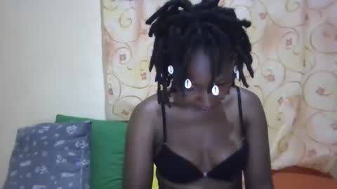 cute_xeniah online show from 10-15-25, 03:06