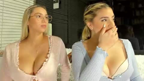 Snapshot of cuteanddesesperate chatting on 06-25-26, 05:12 WANNA SEE MORE OF TWINS online show from 06-25-26, 05:12