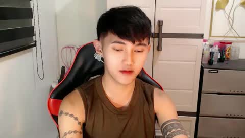 Snapshot of cuteasiancock98 chatting on 05-20-26, 05:35 Steph online show from 05-20-26, 05:35