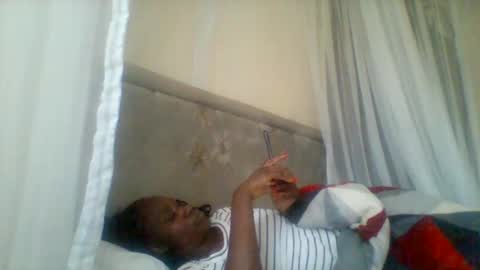 Snapshot of cutebrownie1998 chatting on 11-22-25, 10:36 VALLARY online show from 11-22-25, 10:36