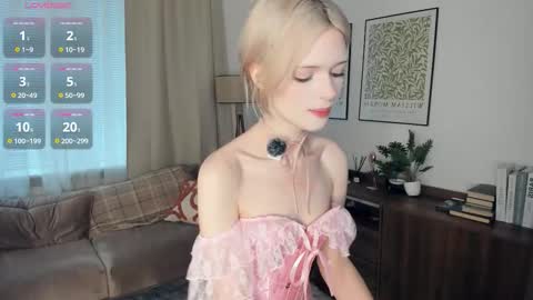Snapshot of cutebrutality chatting on 11-10-25, 08:13 Alice online show from 11-10-25, 08:13