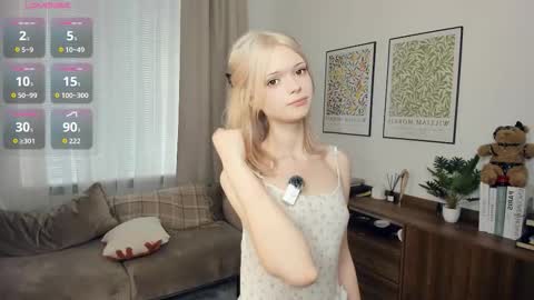 Snapshot of cutebrutality chatting on 11-19-25, 07:41 Alice online show from 11-19-25, 07:41