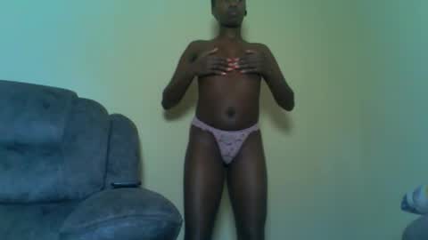 Snapshot of cuteebony16 chatting on 06-08-26, 05:08 tawi online show from 06-08-26, 05:08