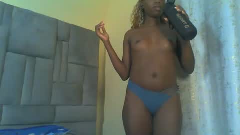 Snapshot of cuteebony16 chatting on 06-18-26, 09:19 tawi online show from 06-18-26, 09:19