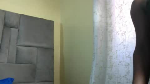 Snapshot of cuteebony16 chatting on 06-25-26, 12:31 tawi online show from 06-25-26, 12:31