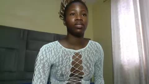 Snapshot of cuteebony16 chatting on 07-08-26, 01:59 tawi online show from 07-08-26, 01:59