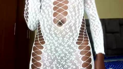 Snapshot of cuteebony16 chatting on 07-09-26, 02:04 tawi online show from 07-09-26, 02:04