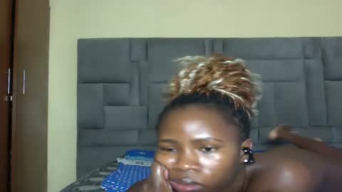 Snapshot of cuteebony16 chatting on 07-10-26, 02:41 tawi online show from 07-10-26, 02:41