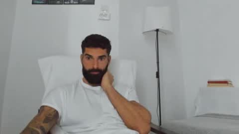 Snapshot of cuteeboy chatting on 10-20-25, 06:47 cuteeboy online show from 10-20-25, 06:47
