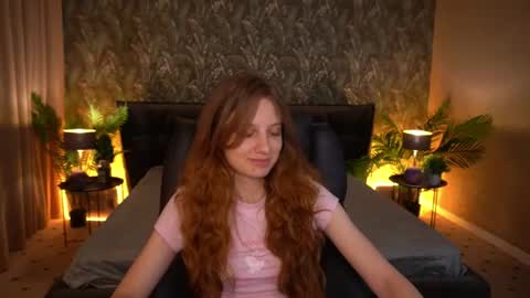 Snapshot of cuteefoxy chatting on 06-26-26, 01:26 Foxy online show from 06-26-26, 01:26