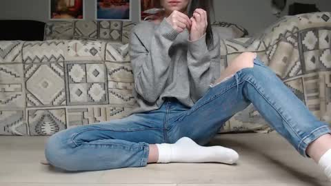 Snapshot of cuteemouse chatting on 12-11-24, 04:42 Anna online show from 12-11-24, 04:42