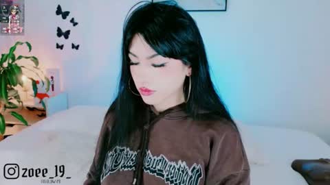 Snapshot of cuteezoe chatting on 07-21-26, 04:48 Zoe online show from 07-21-26, 04:48