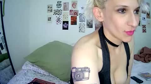 Bella online show from 11-26-25, 06:36