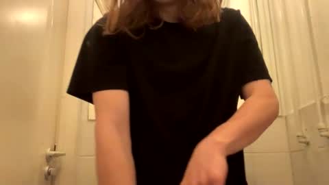 Snapshot of cuteguy6668889 chatting on 12-28-24, 08:37 Cutegoth online show from 12-28-24, 08:37