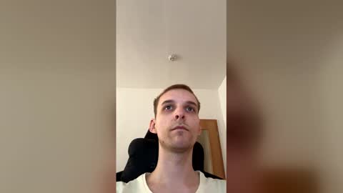 cuteguyy2001 online show from 04-17-26, 12:30