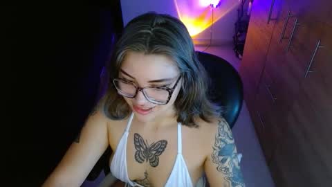 Snapshot of cuteisabella_a chatting on 02-17-26, 04:57 isabella online show from 02-17-26, 04:57