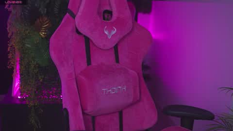 Snapshot of cutemousee chatting on 06-13-26, 08:12 Rina online show from 06-13-26, 08:12