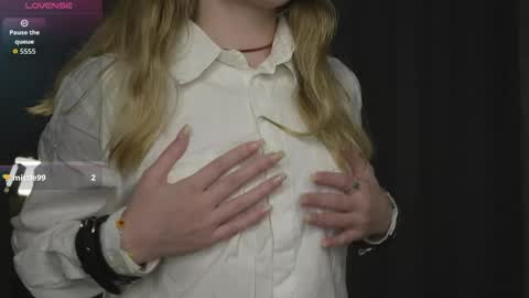 Snapshot of cutenass chatting on 05-26-26, 10:06 Mary online show from 05-26-26, 10:06