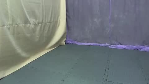 cutetinyasian143_ online show from 10-06-25, 02:20