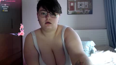 Snapshot of cutie_florence chatting on 09-22-25, 07:54 Sophie Lilith online show from 09-22-25, 07:54