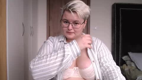 Sophie  Lilith online show from 11-18-25, 06:07