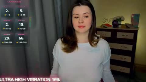 Snapshot of cutie_mili chatting on 07-17-26, 10:33 mili online show from 07-17-26, 10:33