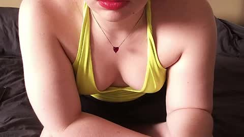 Snapshot of cutie_peach chatting on 05-17-26, 11:39 cutie_peach online show from 05-17-26, 11:39
