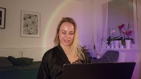 cutie_xoxo_ online show from 04-28-26, 09:09