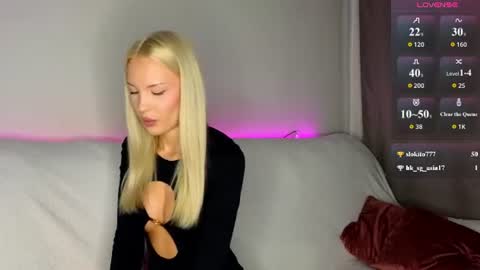 Snapshot of cutiefull_lion chatting on 06-10-26, 05:28 cutiefull_lion online show from 06-10-26, 05:28