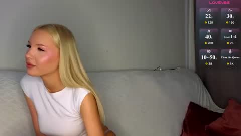 Snapshot of cutiefull_lion chatting on 06-11-26, 05:27 cutiefull_lion online show from 06-11-26, 05:27