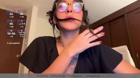 Snapshot of cutiepiemiu chatting on 01-11-25, 01:48 cutiepiemiu - online show from 01-11-25, 01:48