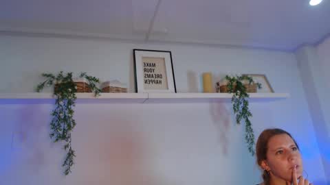 Snapshot of cuttie_blondie_dh chatting on 02-12-26, 11:27 Laura online show from 02-12-26, 11:27