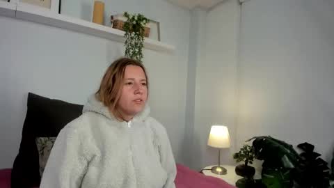 Snapshot of cuttie_blondie_dh chatting on 03-19-26, 11:03 Laura online show from 03-19-26, 11:03