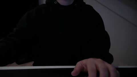 cuttop2373844 online show from 11-27-25, 08:55