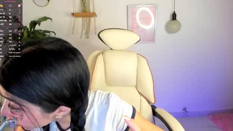 Snapshot of cyber_lizz chatting on 04-07-26, 12:00 Liz online show from 04-07-26, 12:00