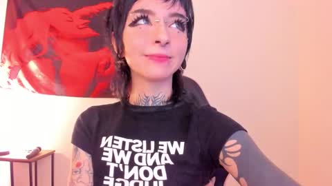 cel I am independent Help me reach 200 thumbs up uwu online show from 03-13-26, 03:57