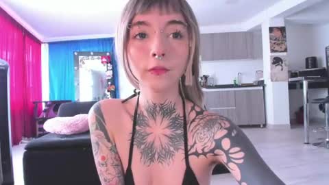 Snapshot of cyberia____________________ chatting on 07-09-26, 06:12 cel I am independent Help me reach 200 thumbs up uwu online show from 07-09-26, 06:12