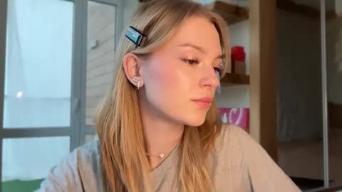 Snapshot of cyberl0ve_ chatting on 05-16-26, 02:27 Im Emi streaming with my friend Reyna today online show from 05-16-26, 02:27