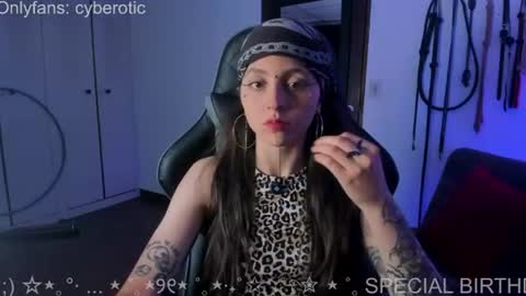 Snapshot of cyberotic_666 chatting on 07-01-26, 01:29 Sophia - Independent model online show from 07-01-26, 01:29