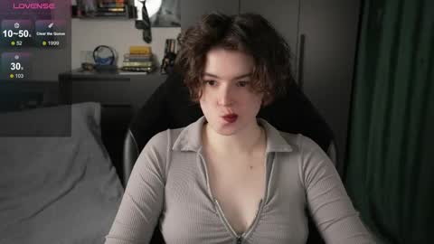 Snapshot of cybersamuraii chatting on 04-20-26, 01:25 Helen Blossom online show from 04-20-26, 01:25
