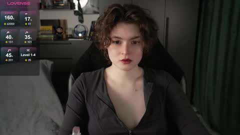 Snapshot of cybersamuraii chatting on 05-04-26, 01:40 Helen Blossom online show from 05-04-26, 01:40
