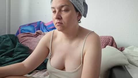 Snapshot of cyndee_winter chatting on 06-13-26, 04:27 Cyndee Winter online show from 06-13-26, 04:27