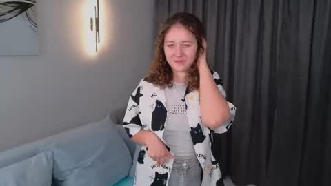 Lola online show from 10-21-25, 02:07